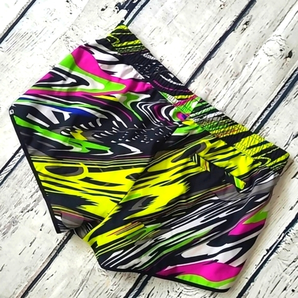 Fabletics Carrie Carnival Print Athletic Running Gym Workout Shorts Womens Sz M - Picture 13 of 16